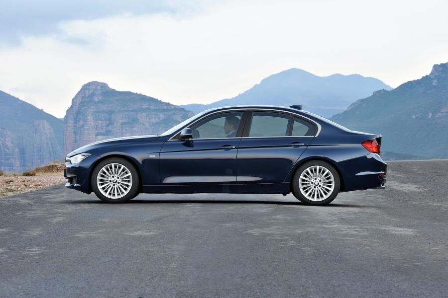  BMW 3-Series luxury Line 2011 года  (фото 24 из 25)
